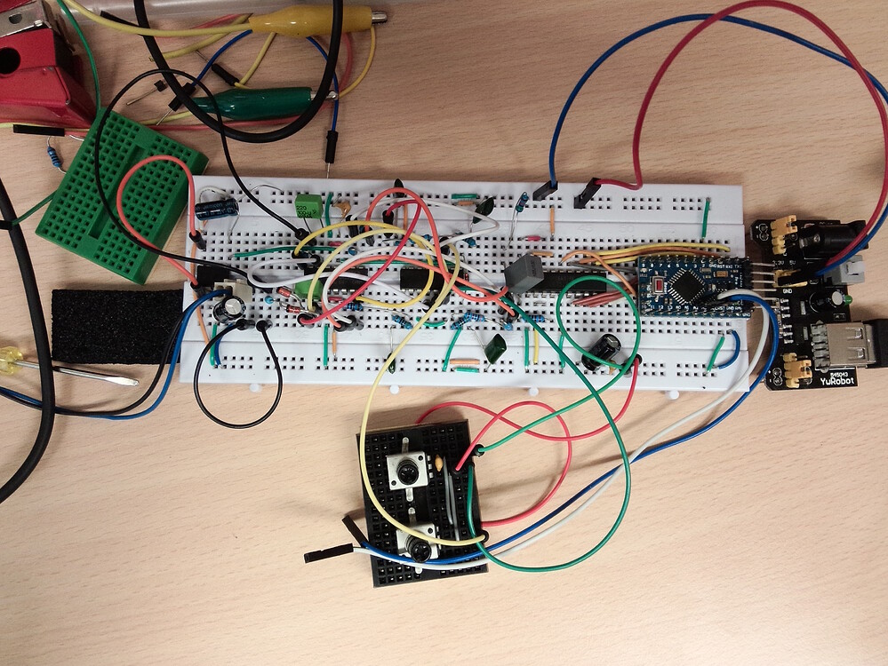 Teaser: polyphonic DCO synth with analog filters for about 100 ...