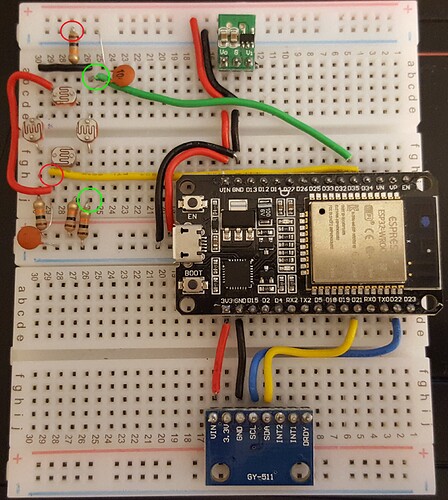 azimuth and elevation analog in with capacitors to reduce noise.jpg