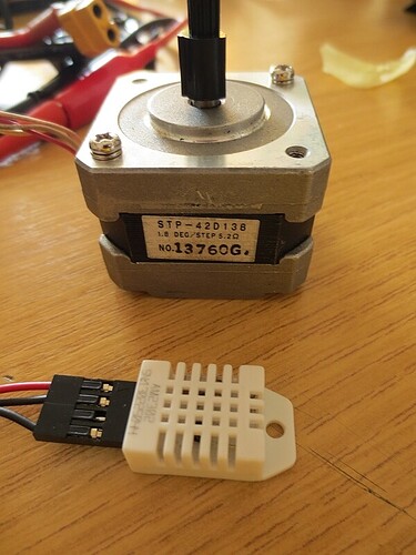 stepper_motor_STP-42D138.jpg
