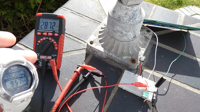 3V, 10F supercapacitor charged in 2 minutes.PNG