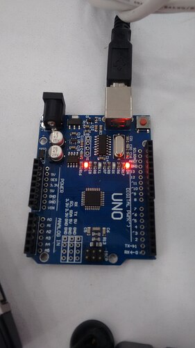 [6~avrdude: stk500_recv(): programmer is not responding
avrdude: stk500_getsync() attempt 6 of 10: not in sync: resp=0x00
I also notice that even when I press the Reset button, Arduino doesn't do anything but keep the L led and On led bright... Something weird, when I remember that it blinks all the time.
Update: I have a external application to communicate with the Arduino by serial port, when I send something to the arduino, it blinks the RX what I think means that still working... Maybe something about the ISR code stops working?
My questions is:
With all the methods that didn't work... Can I do something else?
If the board was burned (specially I think it is the programmer IC, how can I know that is indeed dead?
And so... How can I solved that issue?
![IMG_20180118_124140558.jpg