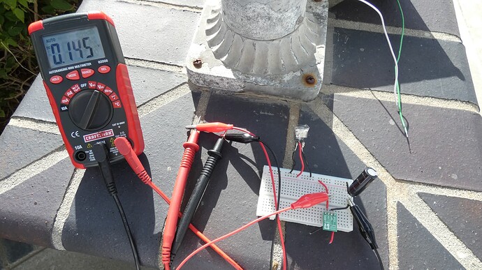 3V, 10F supercapacitor not charged 0.14V