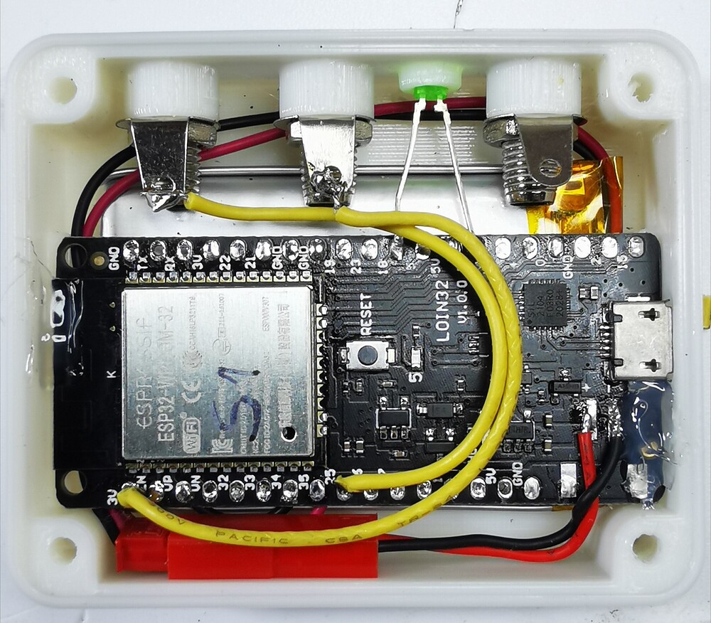 Wireless fencing scoring system detecting a PWM signal without common