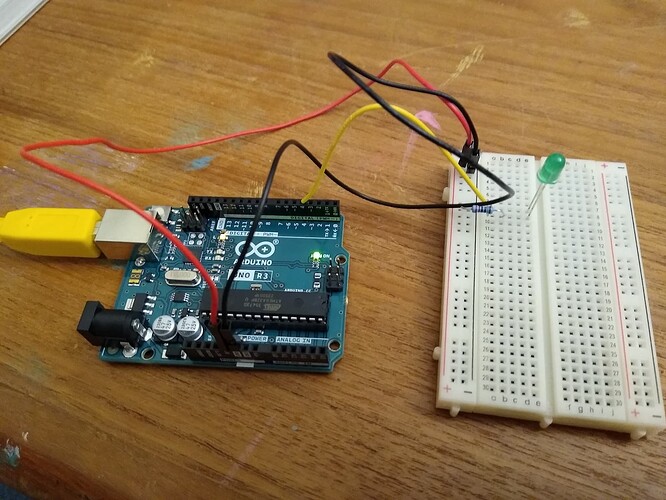 F - Pin 4 does not light LED