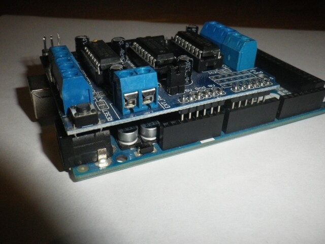 connexion arduino uno et ardumoto - Français - Arduino Forum