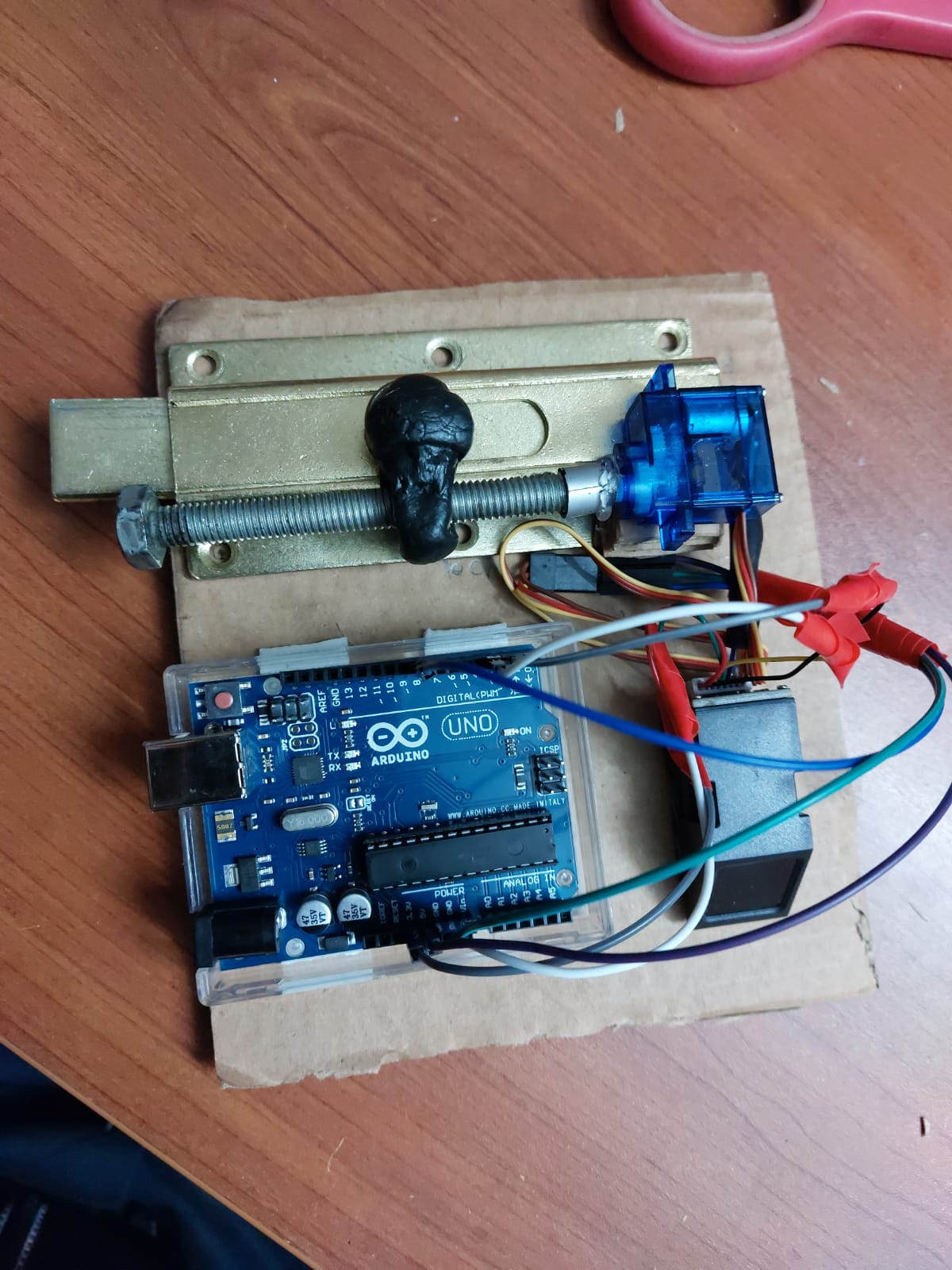 I'm working on an arduino project using a servo sg90 and a fingerprint ...