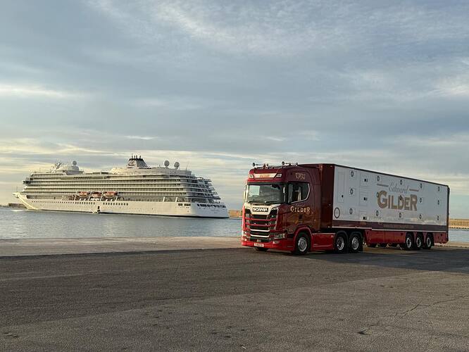 555592946_1355285509940562_9174441745644722015_n