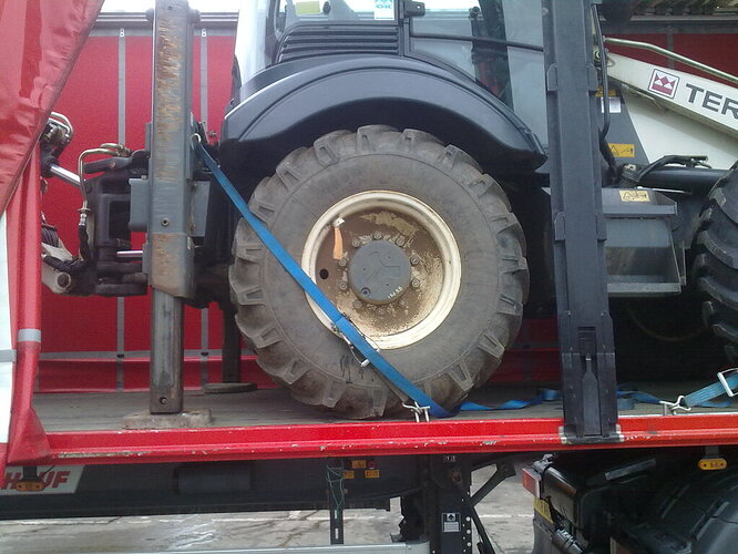 b'hoe strapping from machine rear to front a.jpg