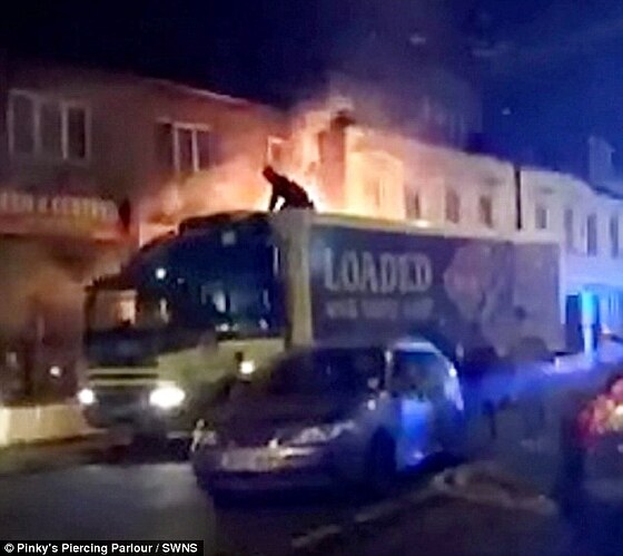 2392CCEA00000578-2853015-The_man_landed_on_a_passing_pizza_delivery_lorry_that_neighbours-27_1417184641415.jpg