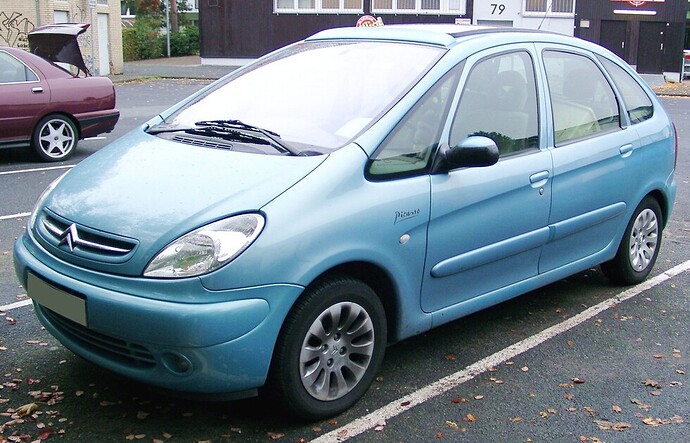 Citroen_Xsara_Picasso_front_20070928.jpg