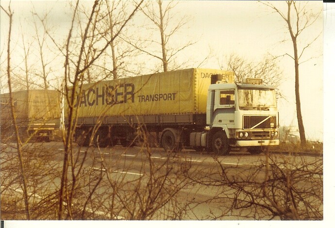 Old Trucks 002.jpg