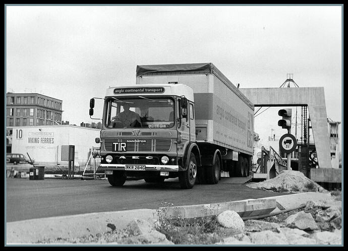 AEC V8   3.jpg