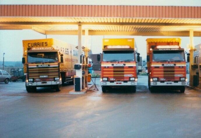 loads of curries getting fuel at total zeebrugge.jpg