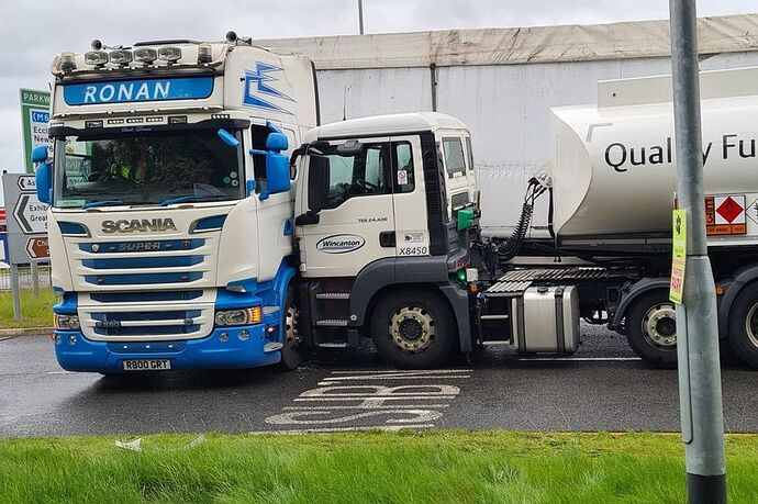0_SR_MENN_200521LORRY.jpg