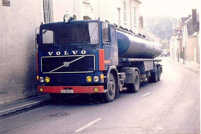 vertusiens volvo f12 bis.jpg