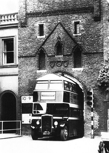 An-EYMS-1939-Leyland-passing-under-Beverley-Bar.jpg