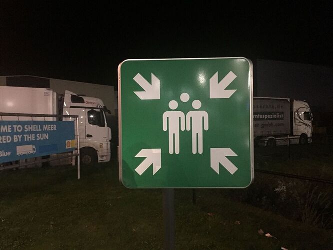 Shell sign.JPG