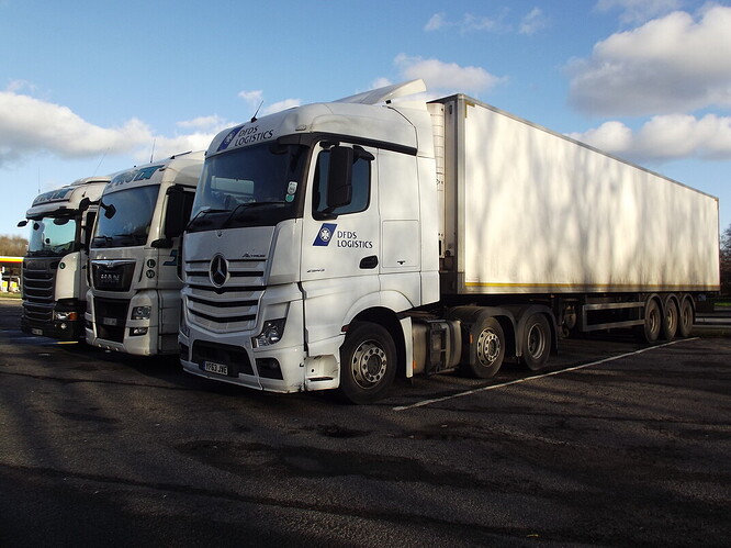 DFDS Logistics Merc Actros 2545 YF63JWE.JPG