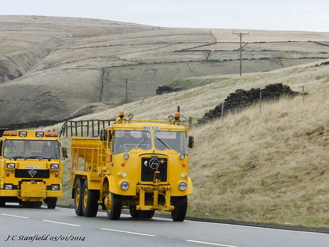 Atkinson & Foden gritters climbing Standage.JPG