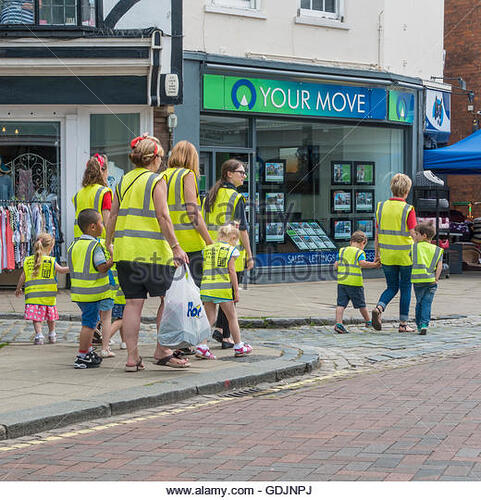 toddlers-playgroup-outing-teachers-hi-viz-waistcoats-faversham-kent-gdjnpj.jpg