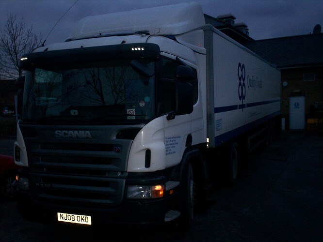 PIMMERS LORRIES 003.JPG