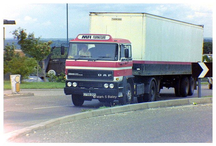 L7026p.JPG