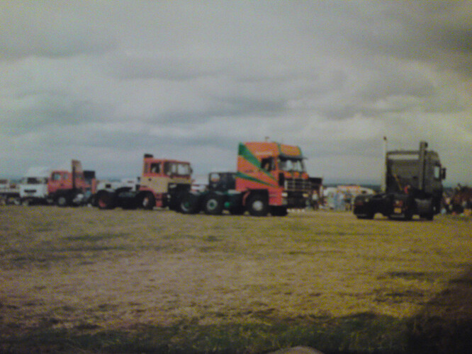 037-1.JPG