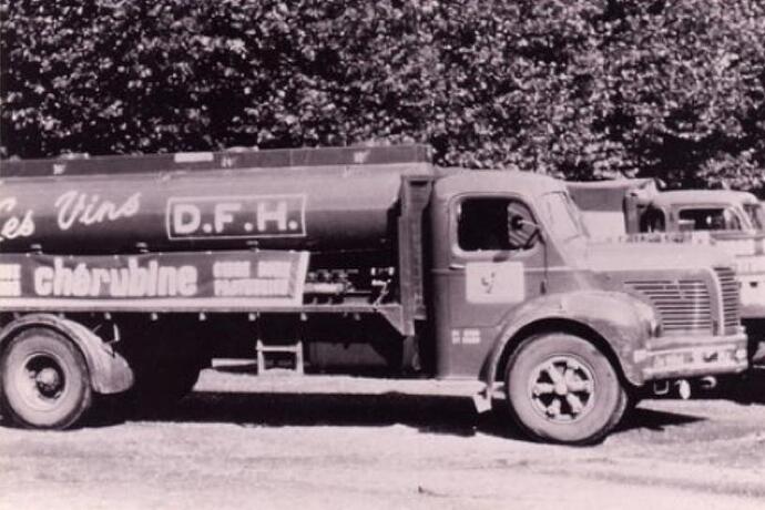 Un Berliet GLR 8 W avant 1950, essuie glace en haut du pare brise et encore avec les jantes du GDR 7, de première série, 5 cyl, 120 cv injection ricardo.jpg
