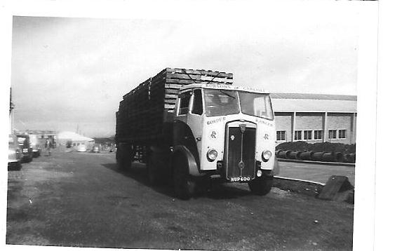 Robsons of Carlisle. Maudslay artic 001.jpg