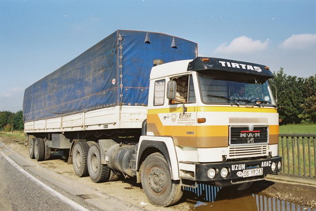 manmanas262816x4dfs01nf8.jpg