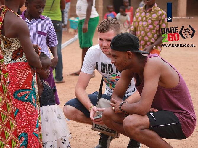 14 jongens logos.jpg