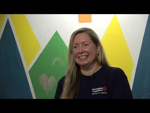 Volunteer in solidarity with refugees