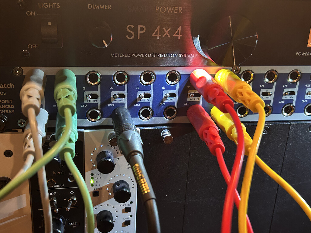 Patching a stereo compressor into Cubase via Patchbay "hardware as